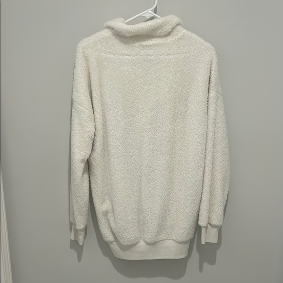 Cozy White Sherpa Pullover - Picture 4 of 4